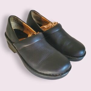 Born Black Leather Clogs Comfort Casual Slip On Shoes Women's Size 7 EU 38